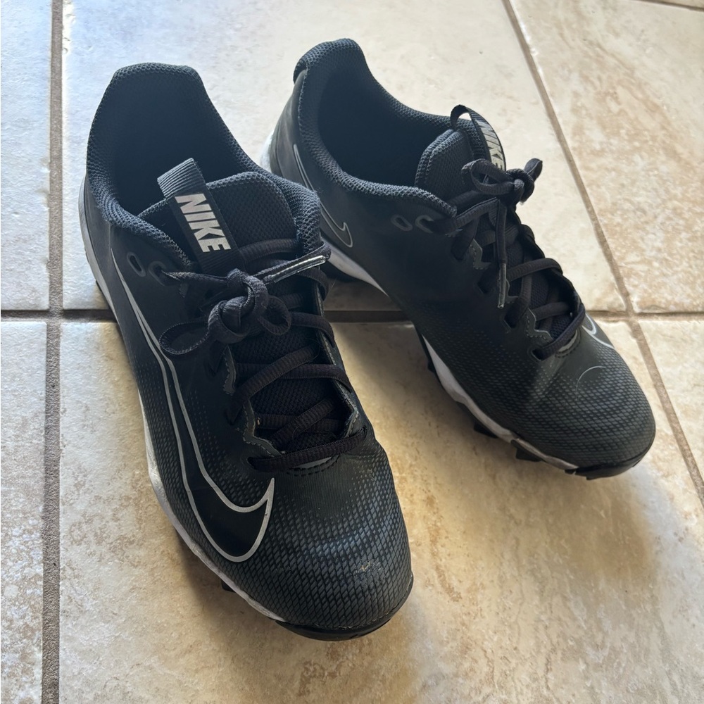 Nike Black and White Sports Cleats